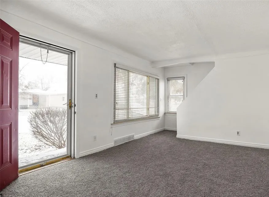 24868 Grove Avenue Eastpointe City, MI 48021