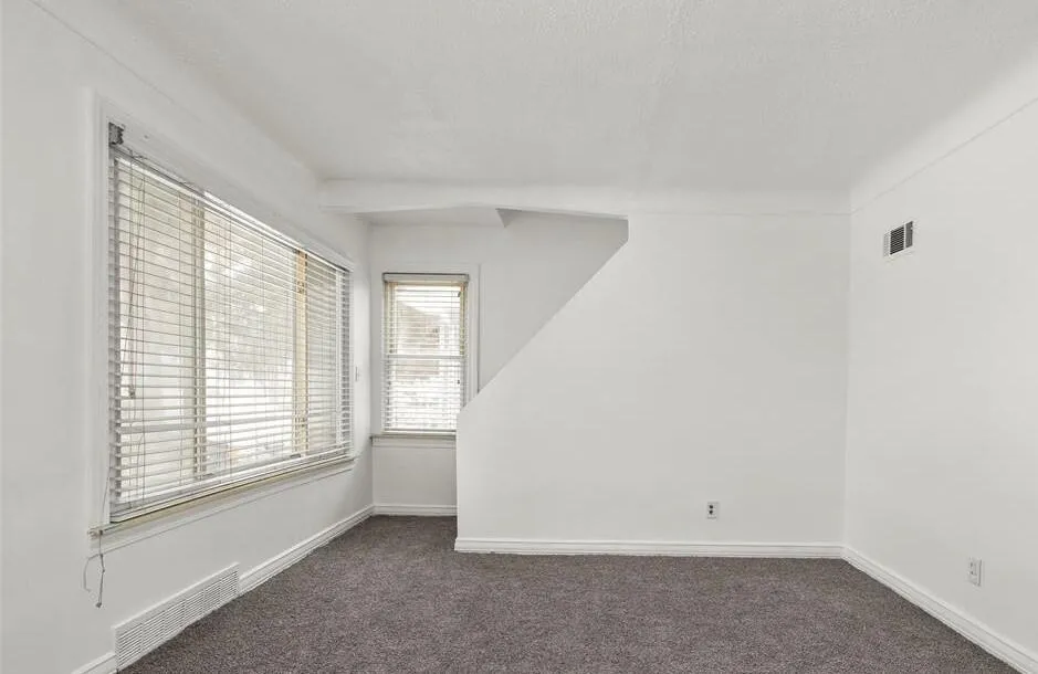 24868 Grove Avenue Eastpointe City, MI 48021