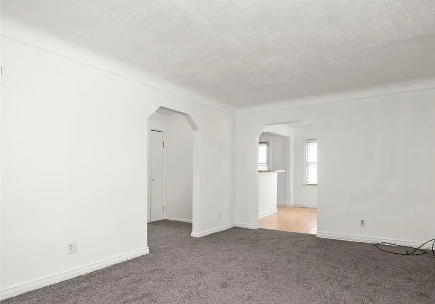 24868 Grove Avenue Eastpointe City, MI 48021