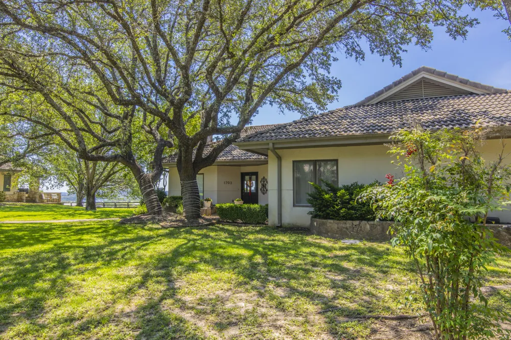 1703 Clubhouse Hill Drive Spicewood, TX 78669