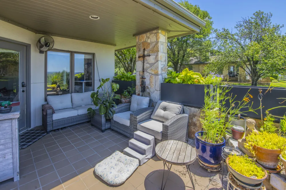 1703 Clubhouse Hill Drive Spicewood, TX 78669