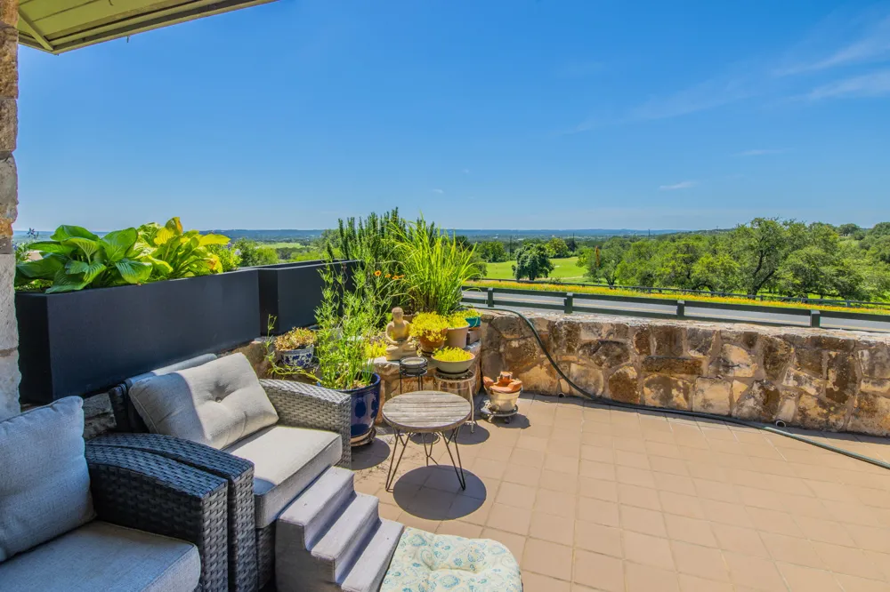 1703 Clubhouse Hill Drive Spicewood, TX 78669