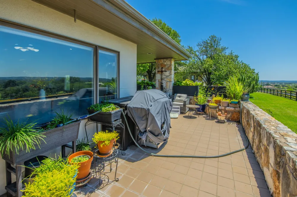 1703 Clubhouse Hill Drive Spicewood, TX 78669