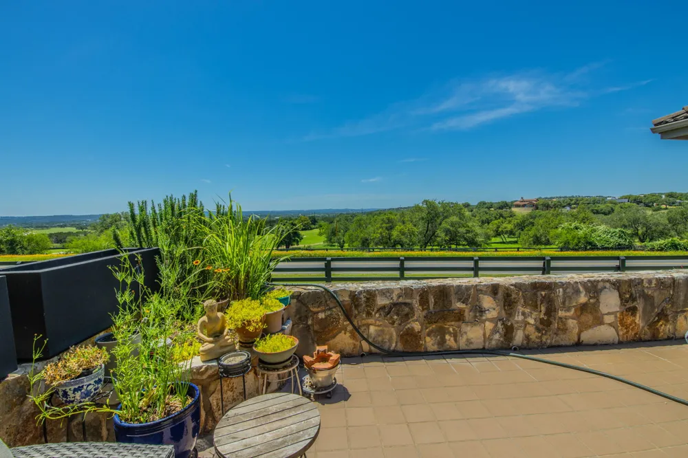 1703 Clubhouse Hill Drive Spicewood, TX 78669
