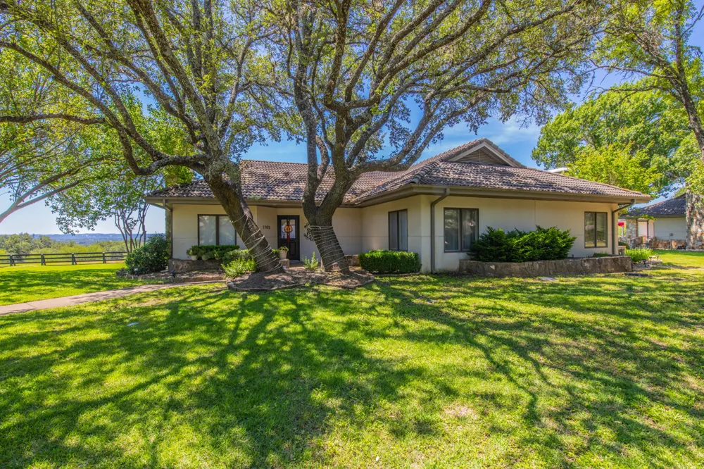 1703 Clubhouse Hill Drive Spicewood, TX 78669