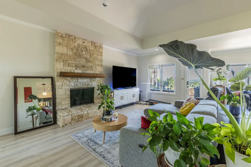1703 Clubhouse Hill Drive Spicewood, TX 78669
