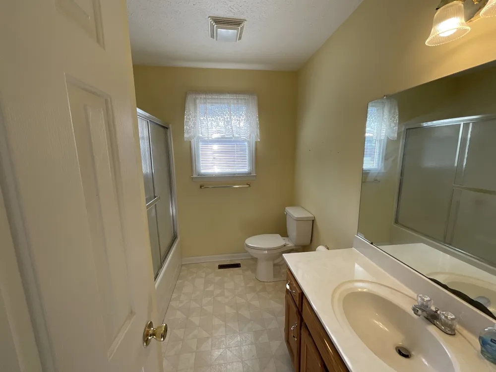 1725 Hollow Oak Dr Lebanon, TN 37087