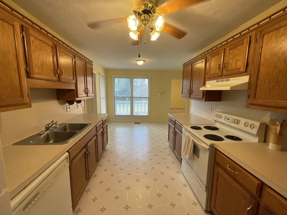 1725 Hollow Oak Dr Lebanon, TN 37087