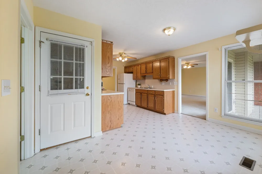 1725 Hollow Oak Dr Lebanon, TN 37087