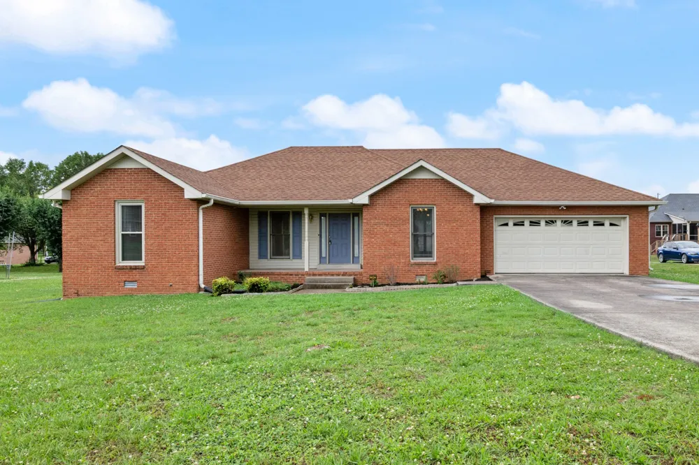 1725 Hollow Oak Dr Lebanon, TN 37087