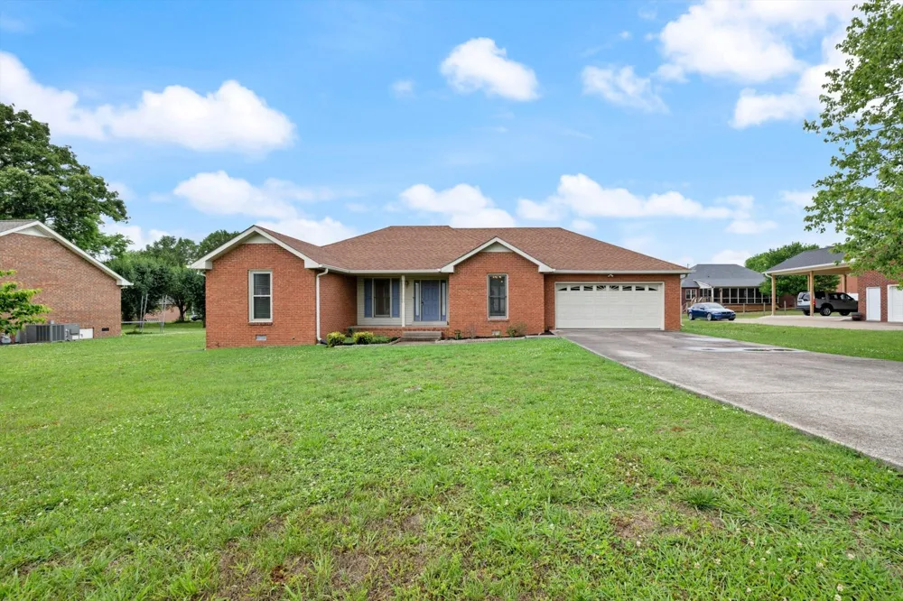 1725 Hollow Oak Dr Lebanon, TN 37087