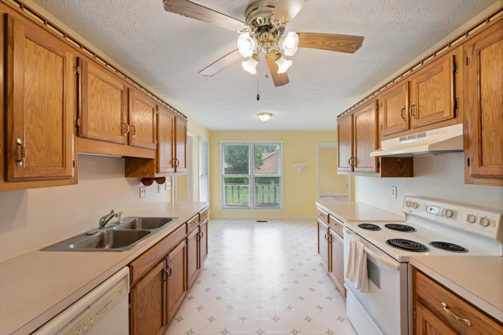 1725 Hollow Oak Dr Lebanon, TN 37087