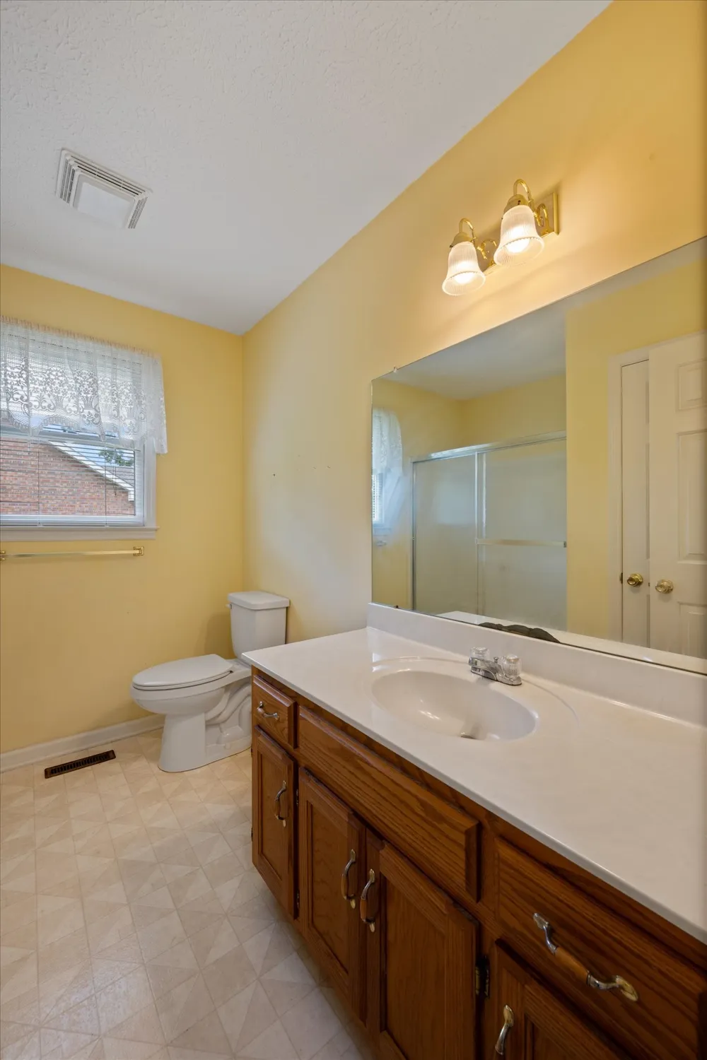 1725 Hollow Oak Dr Lebanon, TN 37087