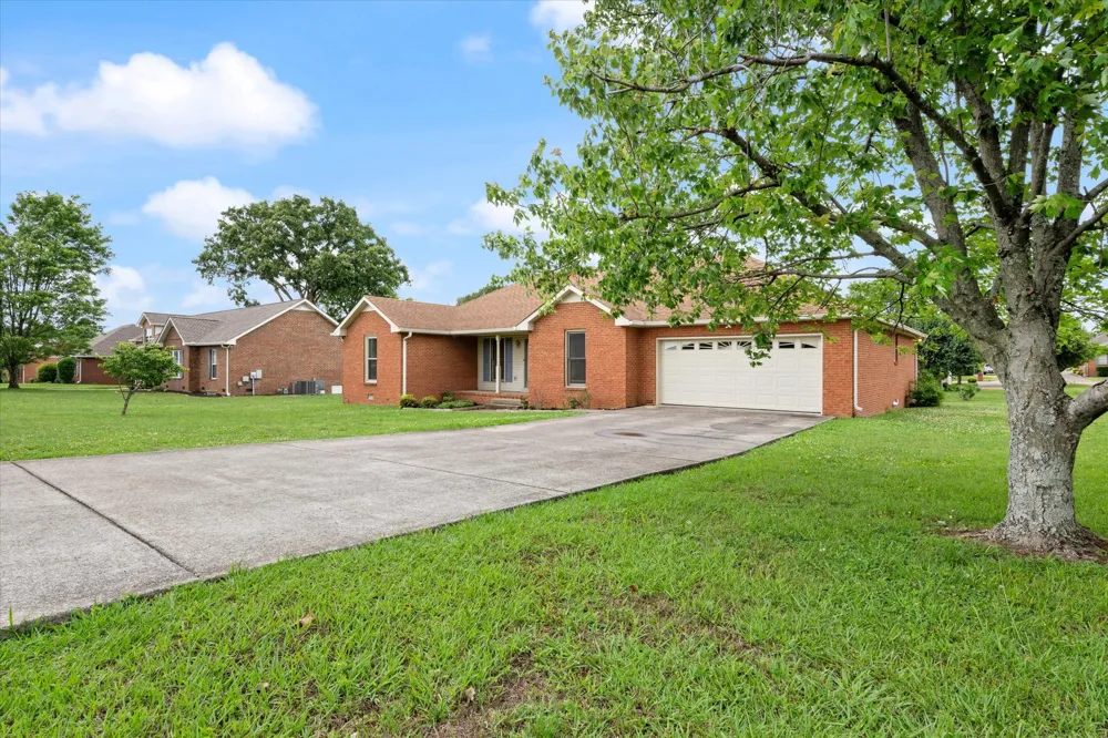 1725 Hollow Oak Dr Lebanon, TN 37087