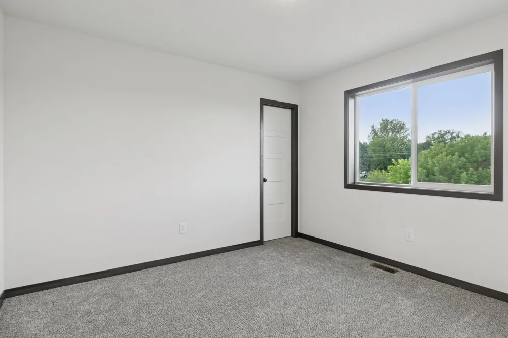 2840 219th Avenue NE East Bethel, MN 55011