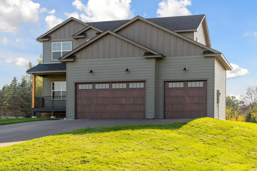 2840 219th Avenue NE East Bethel, MN 55011