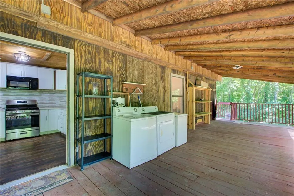 8176 E HIGHWAY 5 Whitesburg, GA 30185