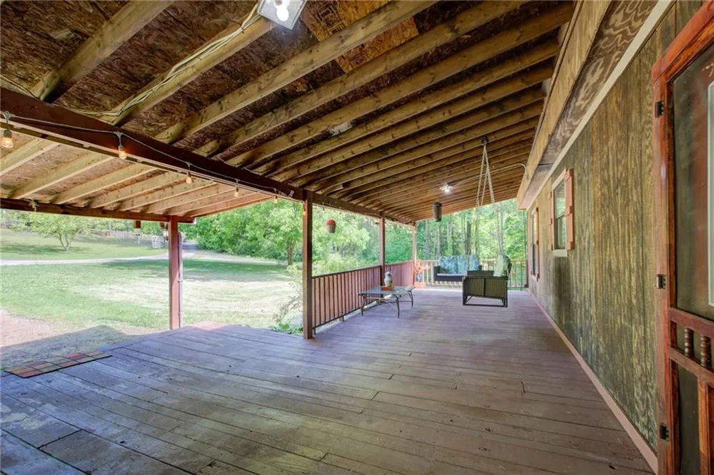 8176 E HIGHWAY 5 Whitesburg, GA 30185