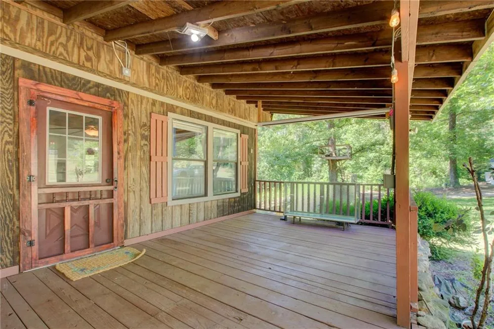 8176 E HIGHWAY 5 Whitesburg, GA 30185