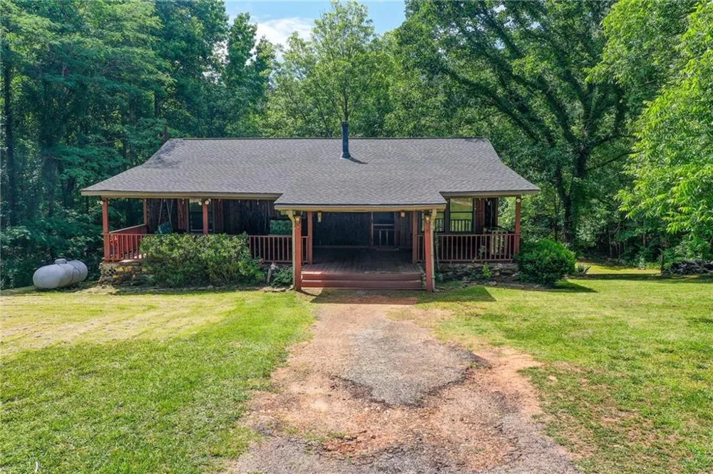 8176 E HIGHWAY 5 Whitesburg, GA 30185