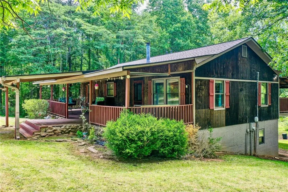 8176 E HIGHWAY 5 Whitesburg, GA 30185