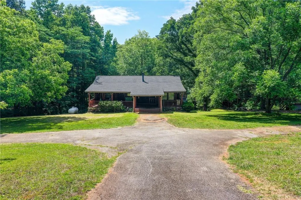 8176 E HIGHWAY 5 Whitesburg, GA 30185
