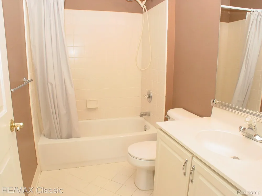 26426 Island Lake Drive #24 Novi City, MI 48374