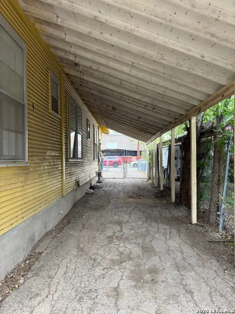 2810 W Salinas San Antonio, TX 78207