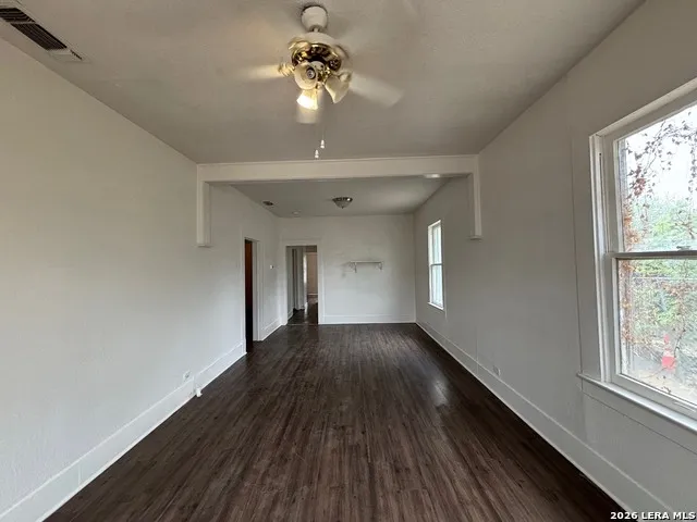 2810 W Salinas San Antonio, TX 78207