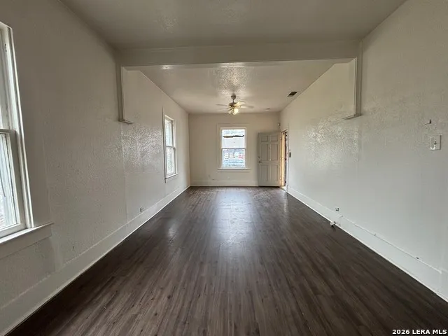 2810 W Salinas San Antonio, TX 78207