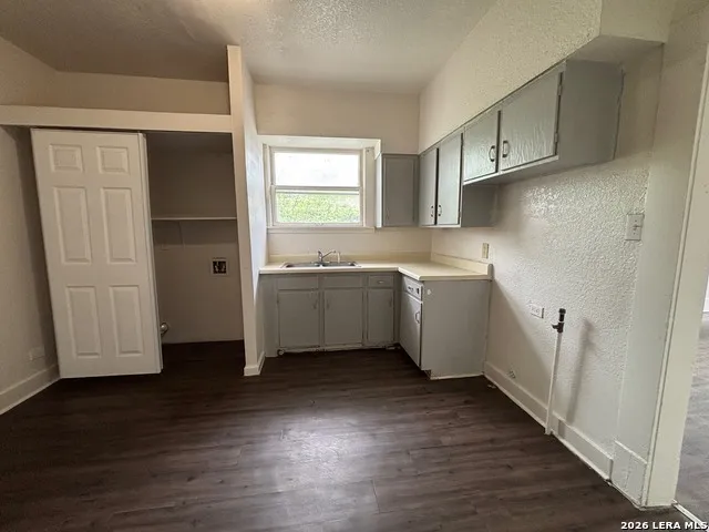 2810 W Salinas San Antonio, TX 78207