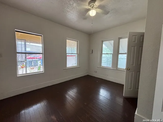 2810 W Salinas San Antonio, TX 78207