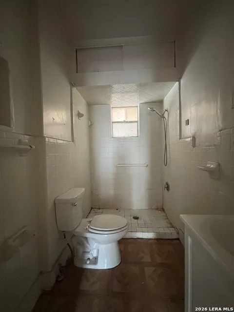 2810 W Salinas San Antonio, TX 78207