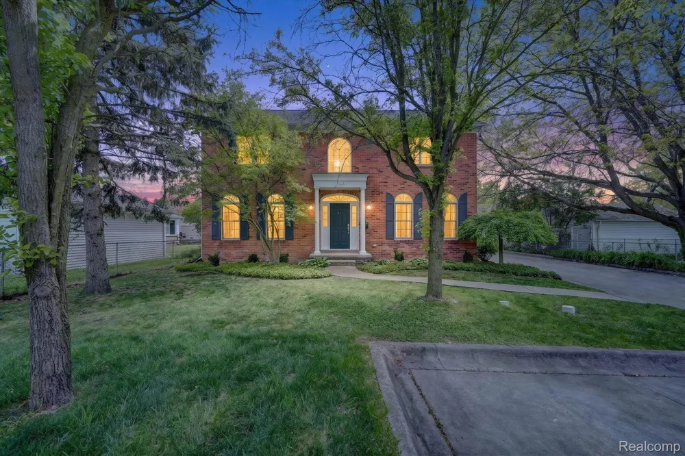 1112 Vernier Road Grosse Pointe Woods City, MI 48236