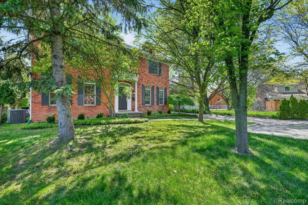 1112 Vernier Road Grosse Pointe Woods City, MI 48236