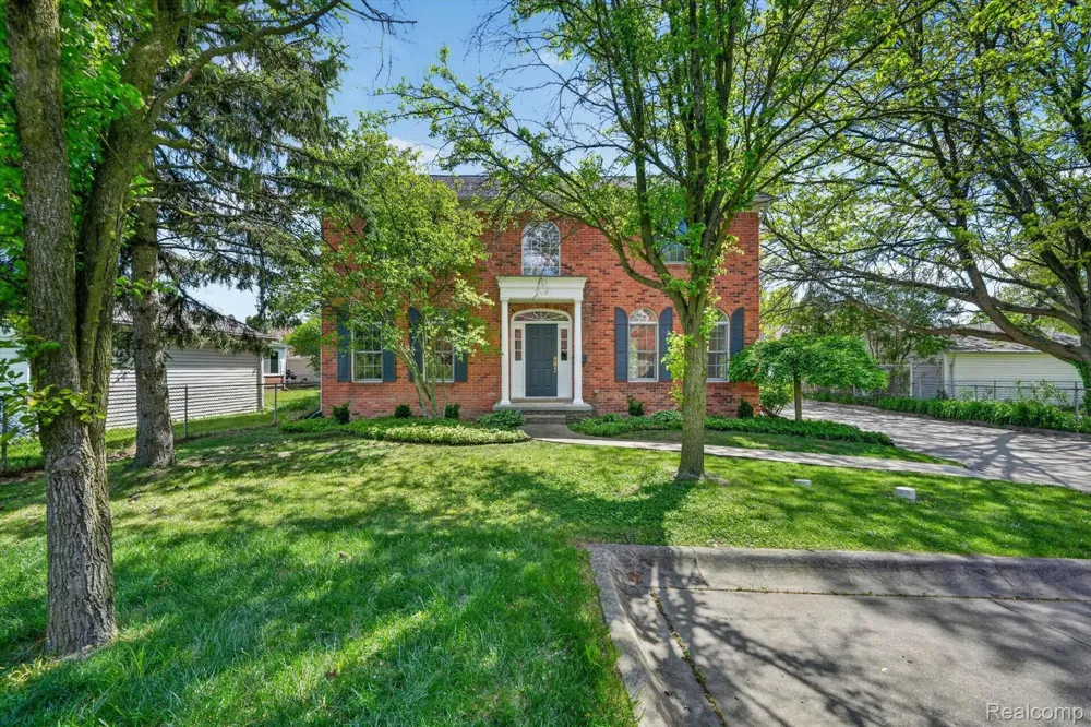 1112 Vernier Road Grosse Pointe Woods City, MI 48236