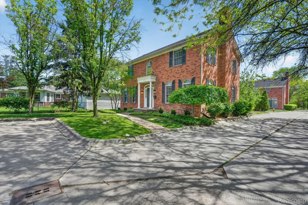 1112 Vernier Road Grosse Pointe Woods City, MI 48236