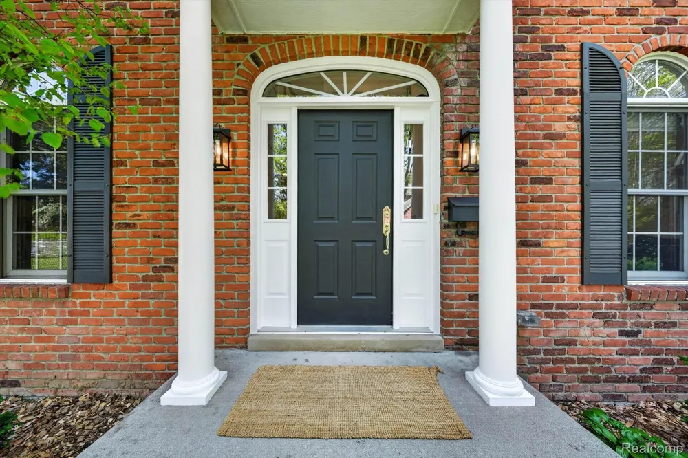 1112 Vernier Road Grosse Pointe Woods City, MI 48236