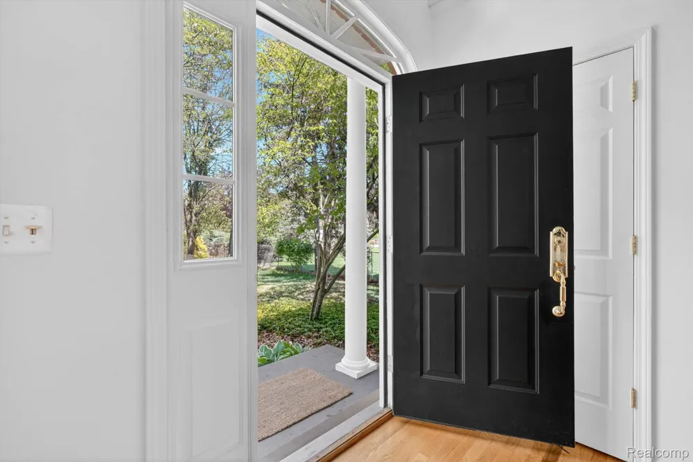1112 Vernier Road Grosse Pointe Woods City, MI 48236