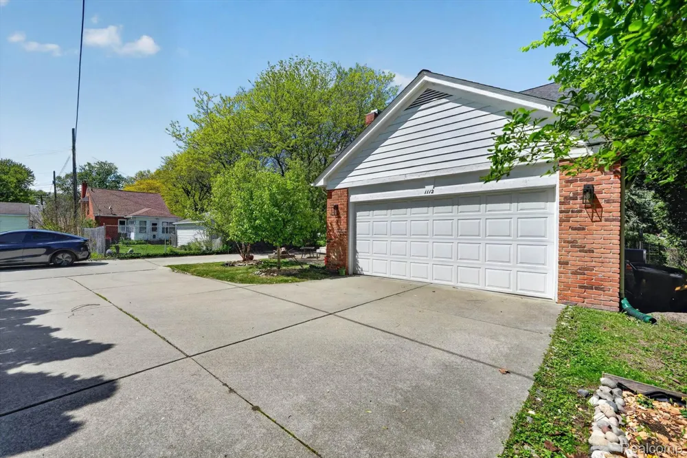 1112 Vernier Road Grosse Pointe Woods City, MI 48236