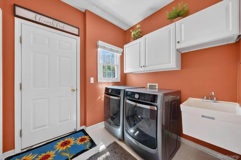 1112 Vernier Road Grosse Pointe Woods City, MI 48236