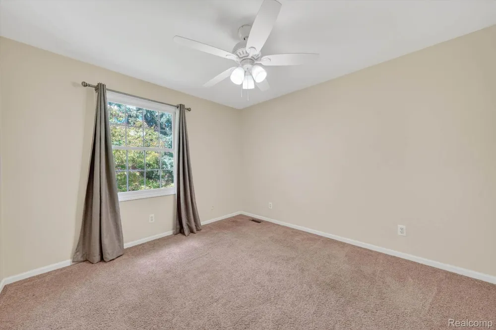 1112 Vernier Road Grosse Pointe Woods City, MI 48236