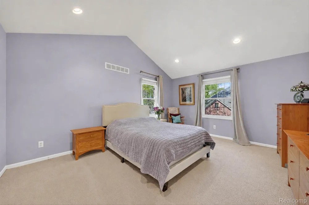 1112 Vernier Road Grosse Pointe Woods City, MI 48236