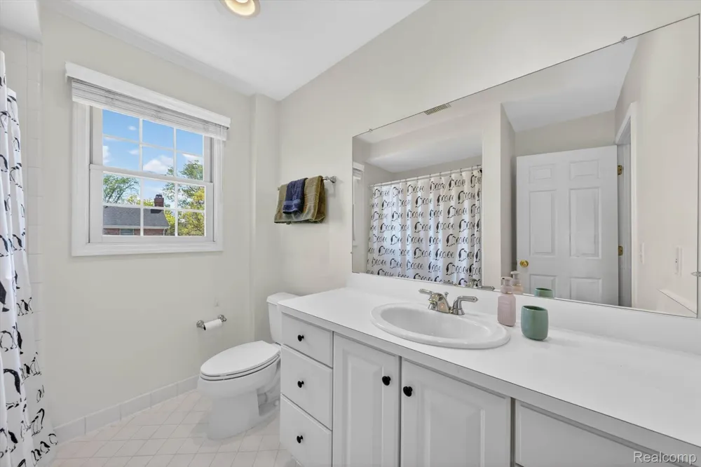 1112 Vernier Road Grosse Pointe Woods City, MI 48236