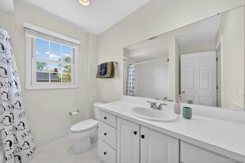 1112 Vernier Road Grosse Pointe Woods City, MI 48236