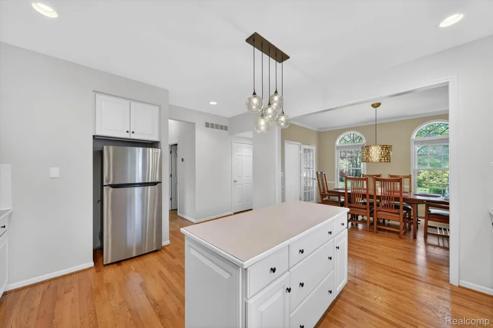 1112 Vernier Road Grosse Pointe Woods City, MI 48236