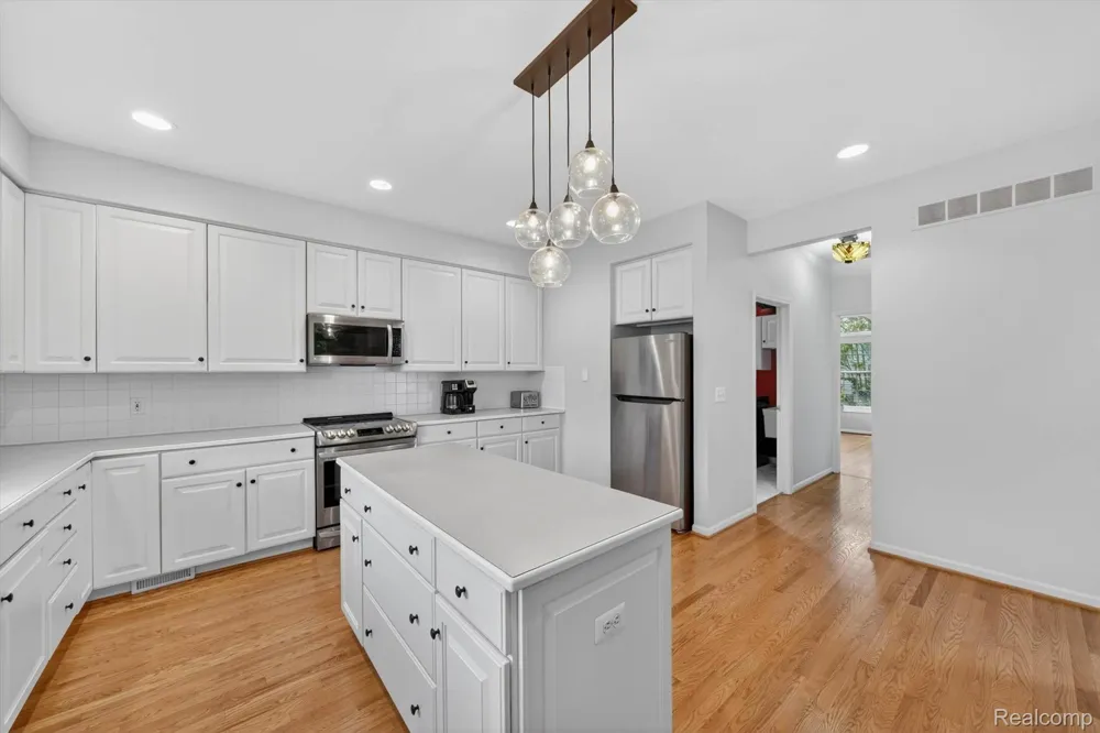 1112 Vernier Road Grosse Pointe Woods City, MI 48236