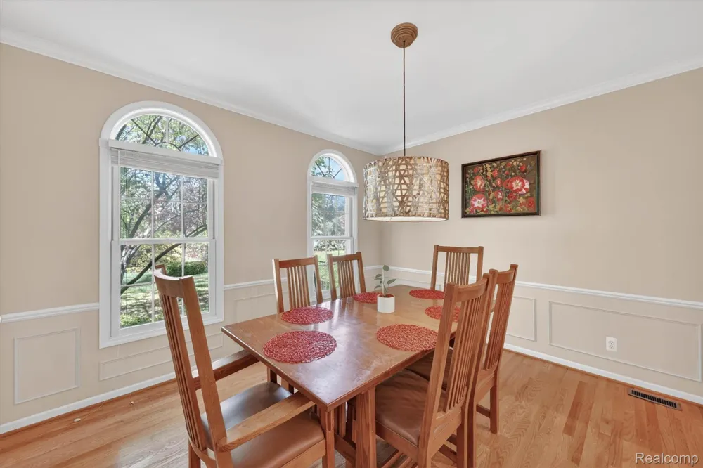 1112 Vernier Road Grosse Pointe Woods City, MI 48236