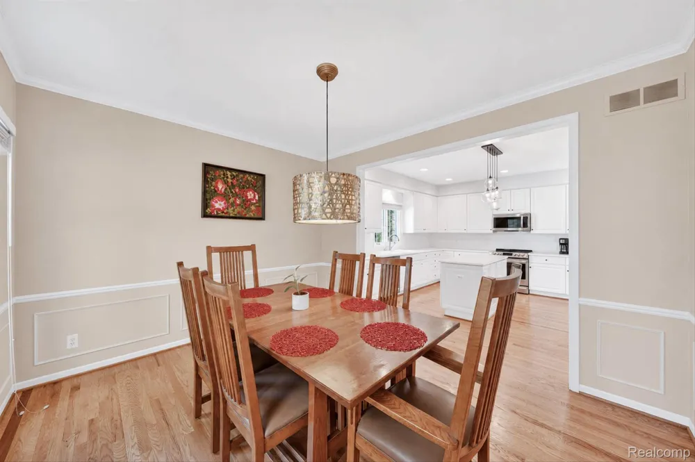 1112 Vernier Road Grosse Pointe Woods City, MI 48236