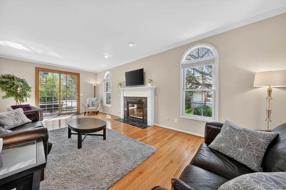 1112 Vernier Road Grosse Pointe Woods City, MI 48236